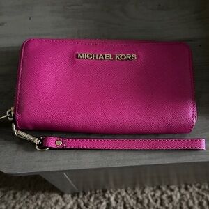 Hot Pink Michael Kors Jet Set Wallet